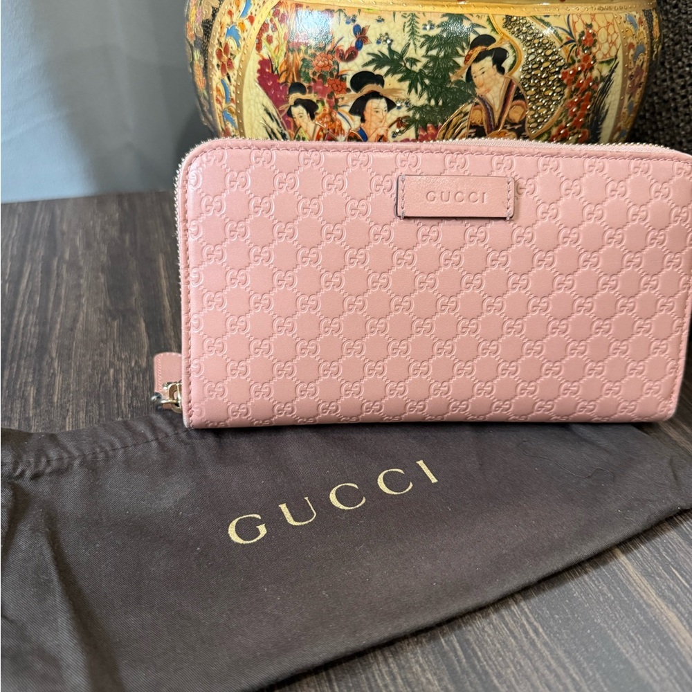Gucci EUC Pink Women's Wallet WITH DUST BAG